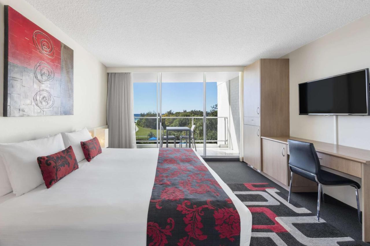 Ramada By Wyndham Marcoola Beach Экстерьер фото