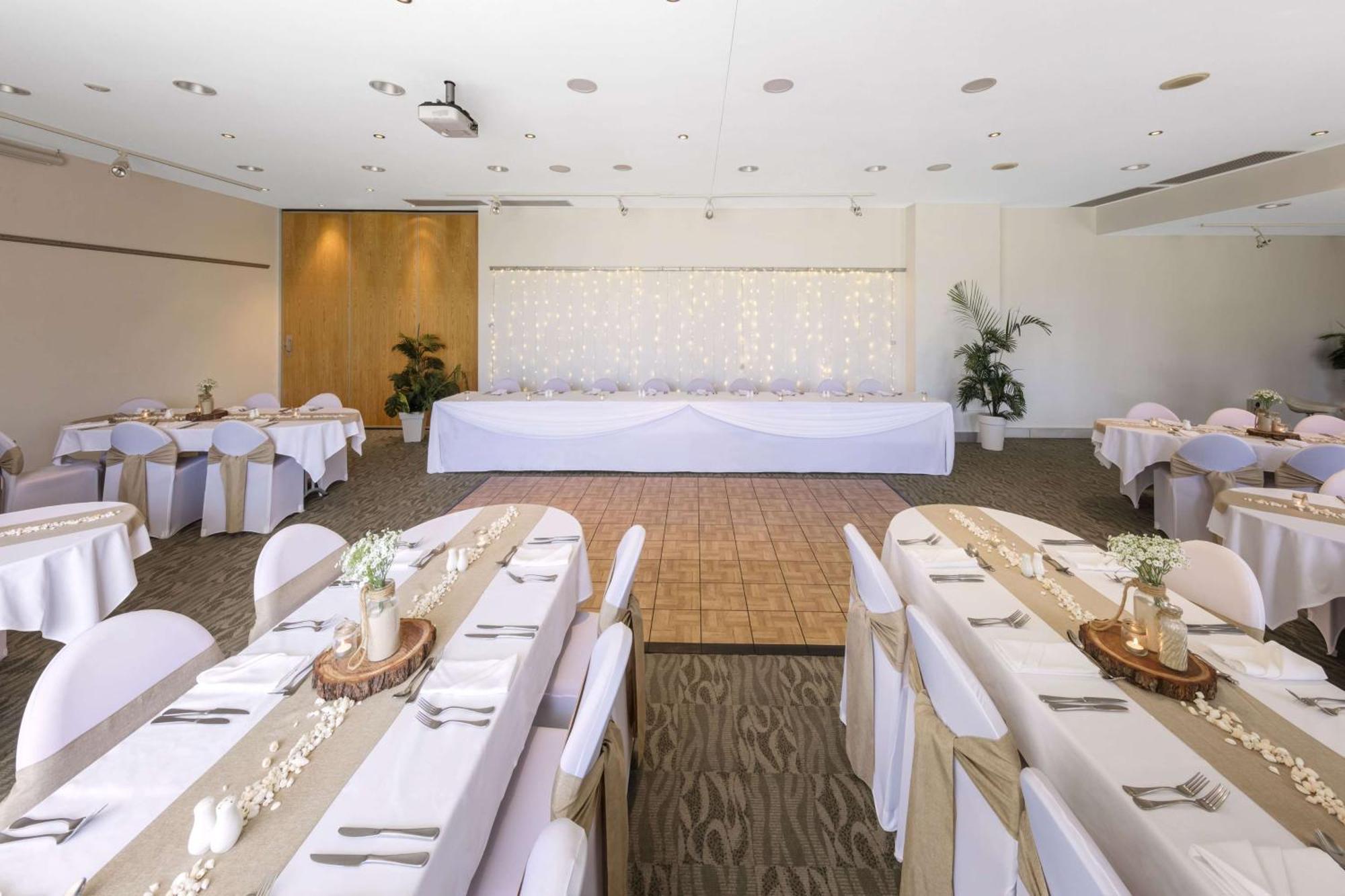 Ramada By Wyndham Marcoola Beach Экстерьер фото